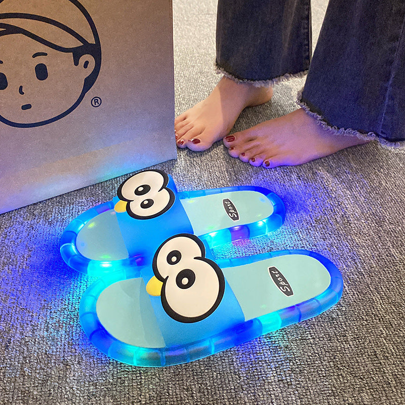👣👣Söta tofflor med tecknade motiv som lyser upp
