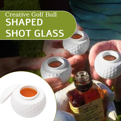Kreativt snapsglas i form av en golfboll