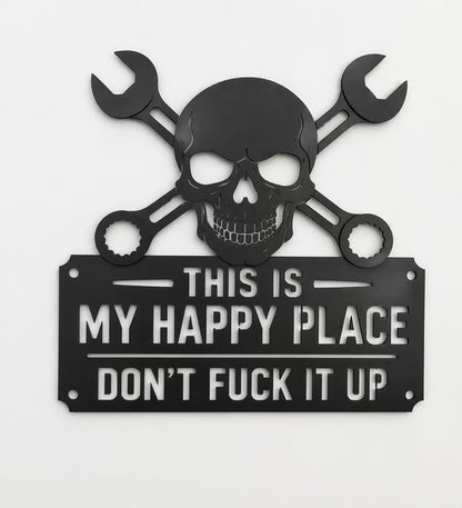 💀🛠️ Väggkonstskylt i metall med texten "This Is My Happy Place"🔥