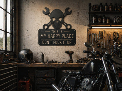 💀🛠️ Väggkonstskylt i metall med texten "This Is My Happy Place"🔥
