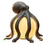 Skulptural, havsinspirerad accentlampa