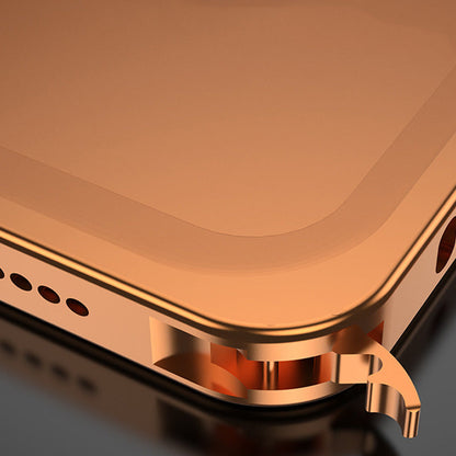 iPhone-skal med bar ram i metall och värmeavledande funktion med sjöhästspänne