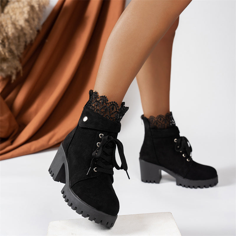 Damankelboots med tjock klack och snörning