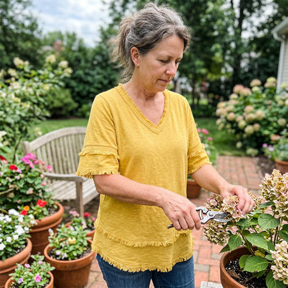 💖Dam Boho V-ringad T-shirt med fransade kanter 🌿 – Lös passform, andningsbar sommartopp i mjuk bomull👚